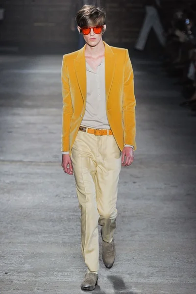 Look 14